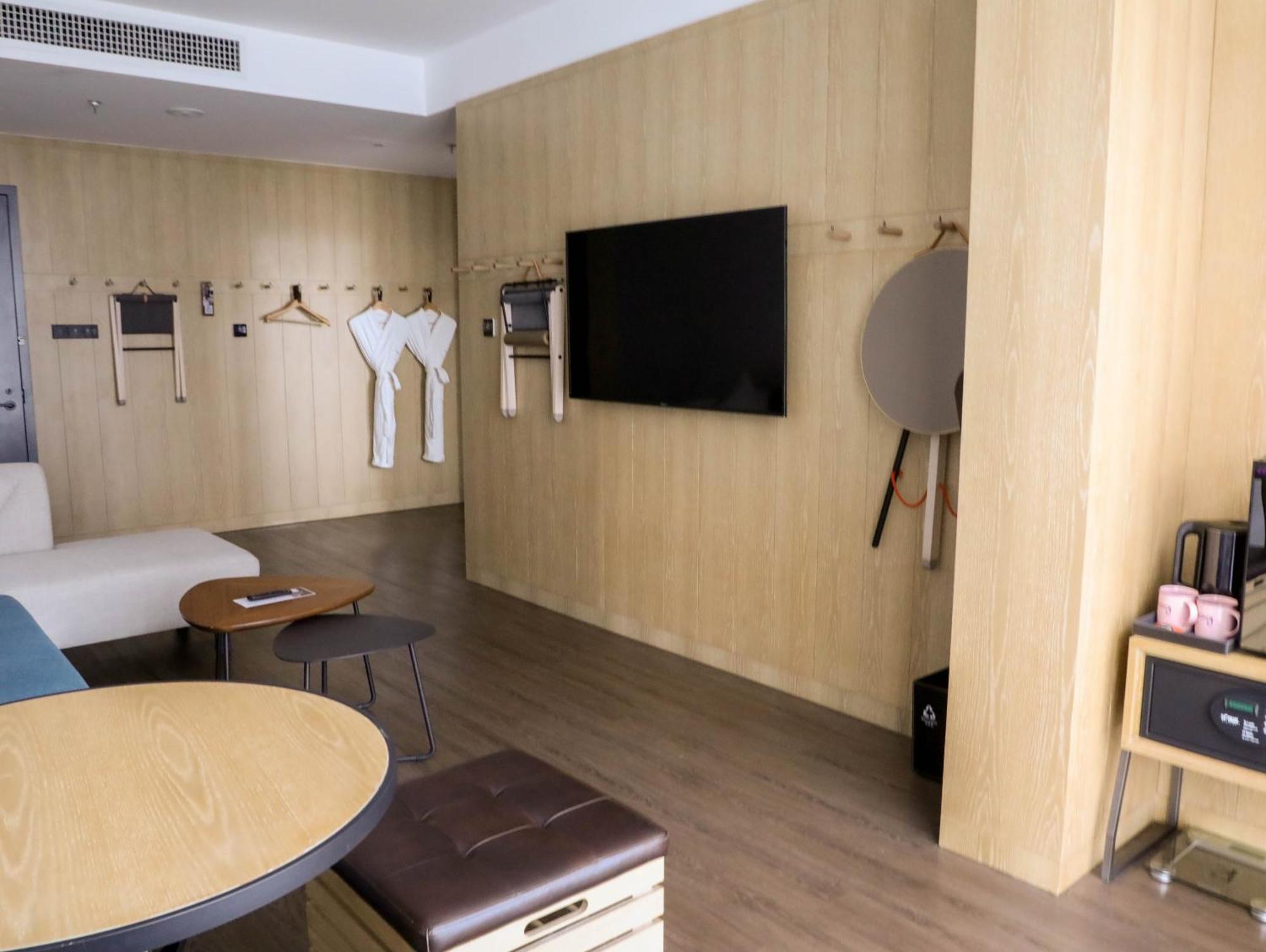 Moxy Shenzhen North Station Hotel Exterior photo